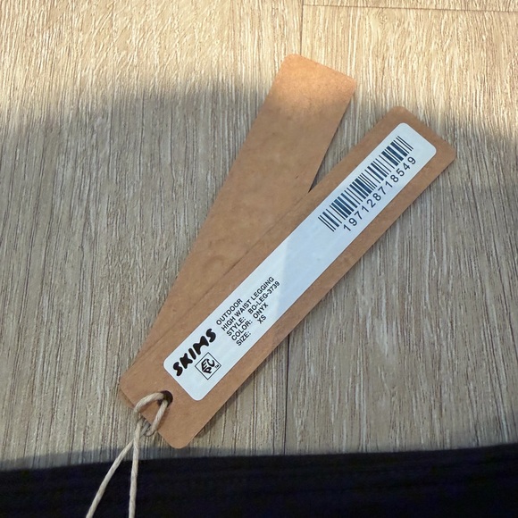 NWT SKIMS ultimate Strapless push up Bra onyx black size 36B women’s lingerie - Picture 4 of 8